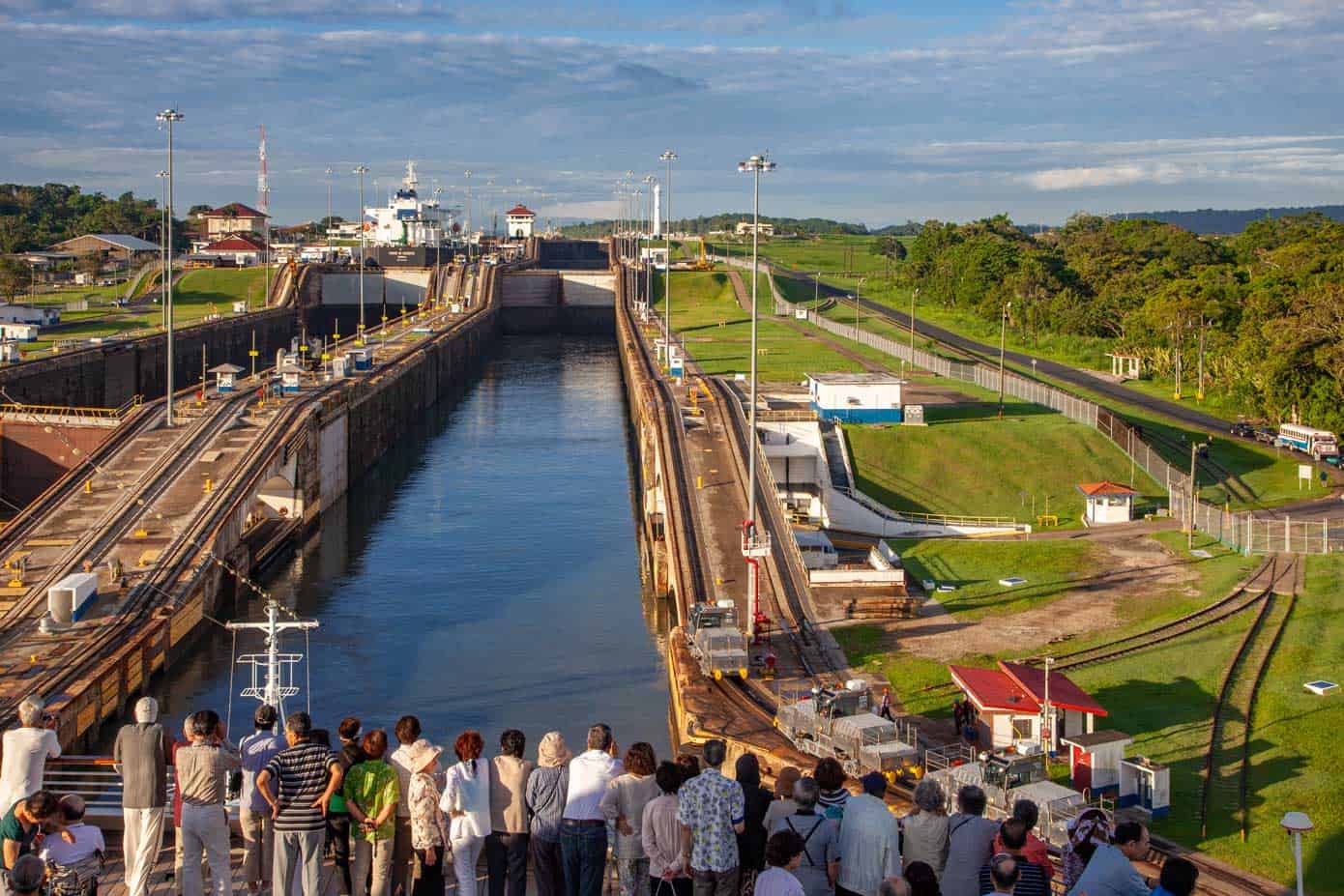 Amazing views of the Panama Canal while crossing in a cruise ship.